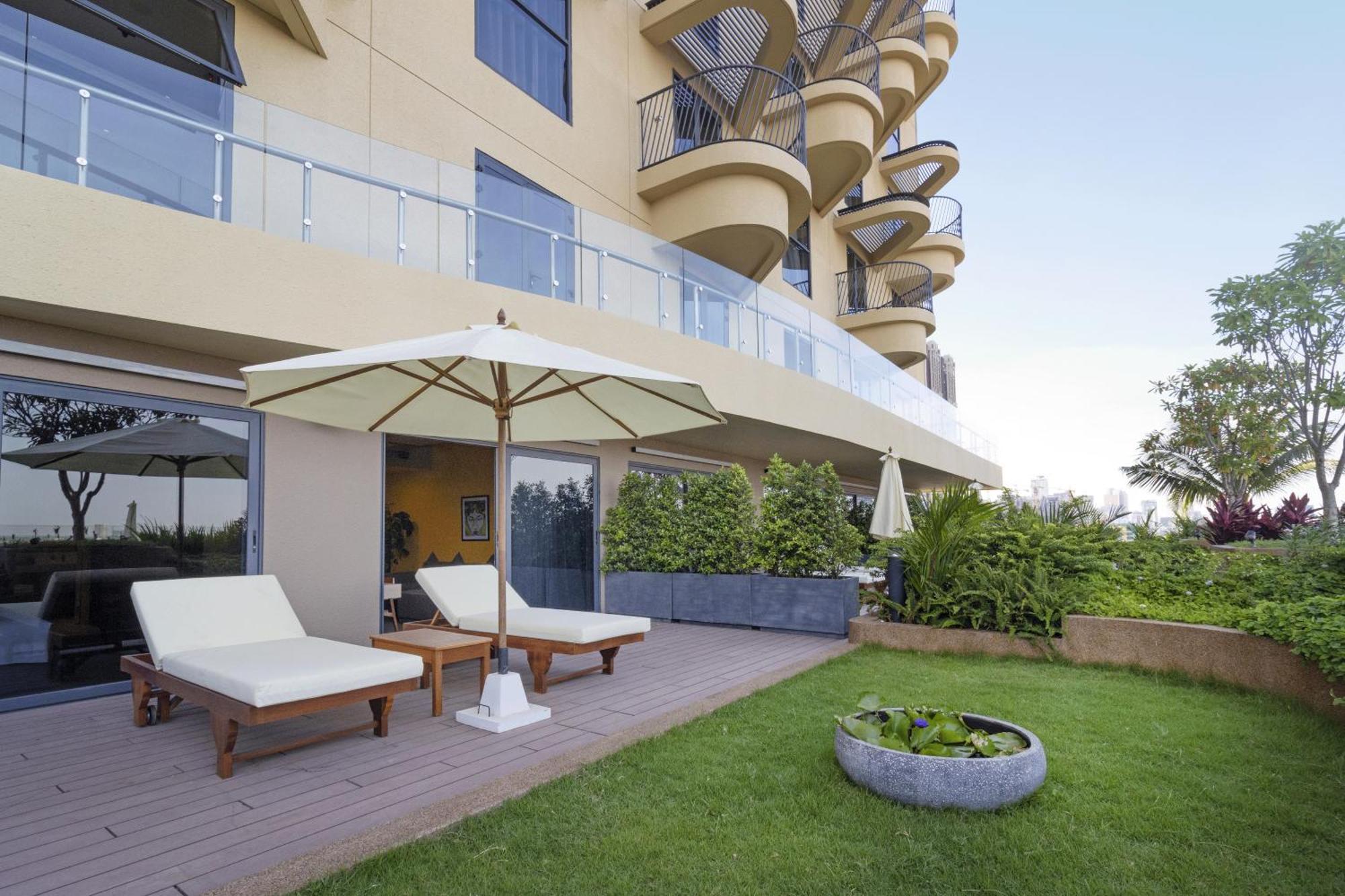 Sun & Moon, Riverside Hotel Phnom Penh Exteriör bild