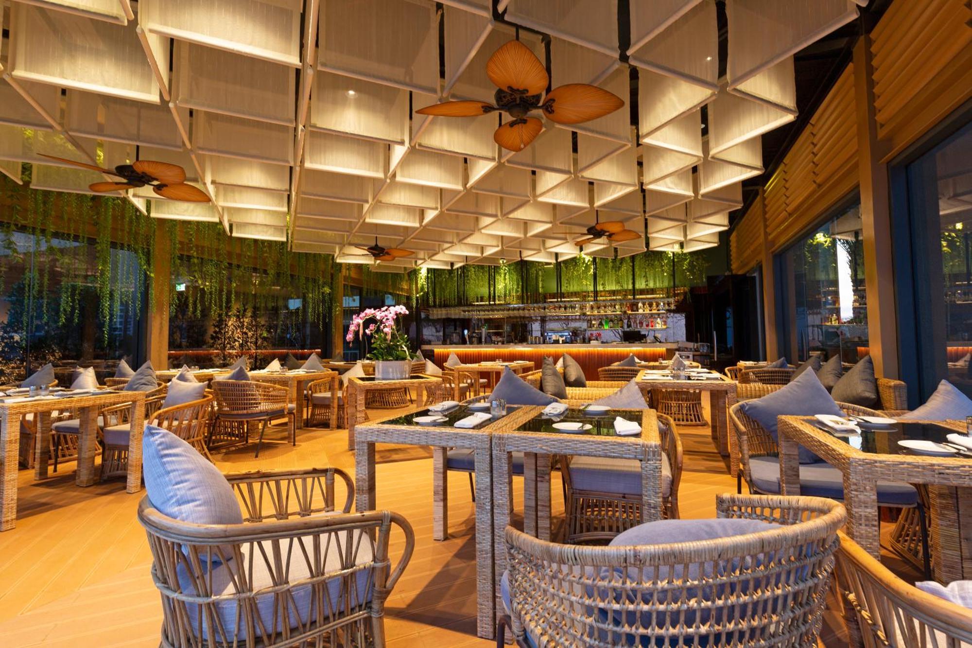 Sun & Moon, Riverside Hotel Phnom Penh Exteriör bild