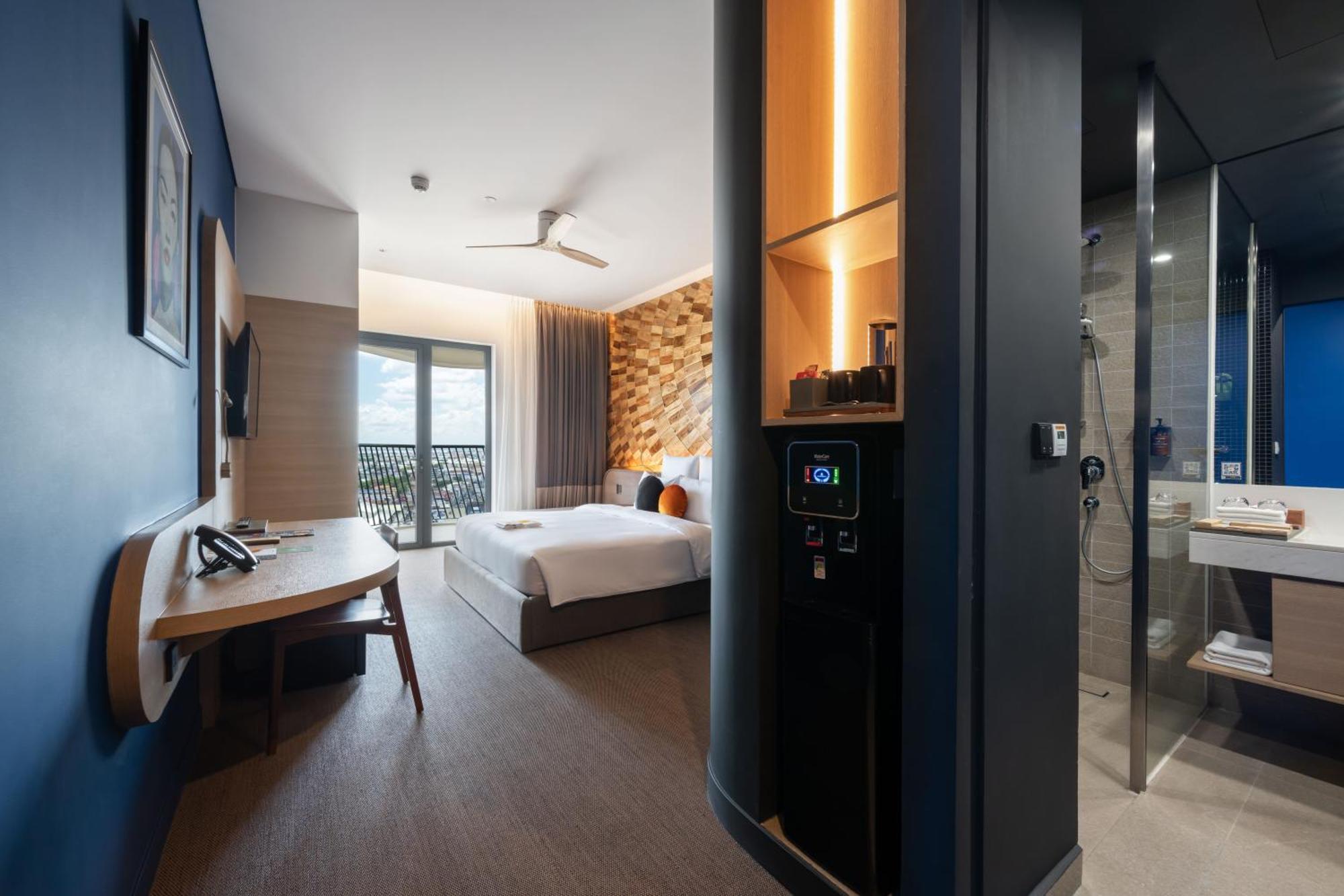 Sun & Moon, Riverside Hotel Phnom Penh Exteriör bild