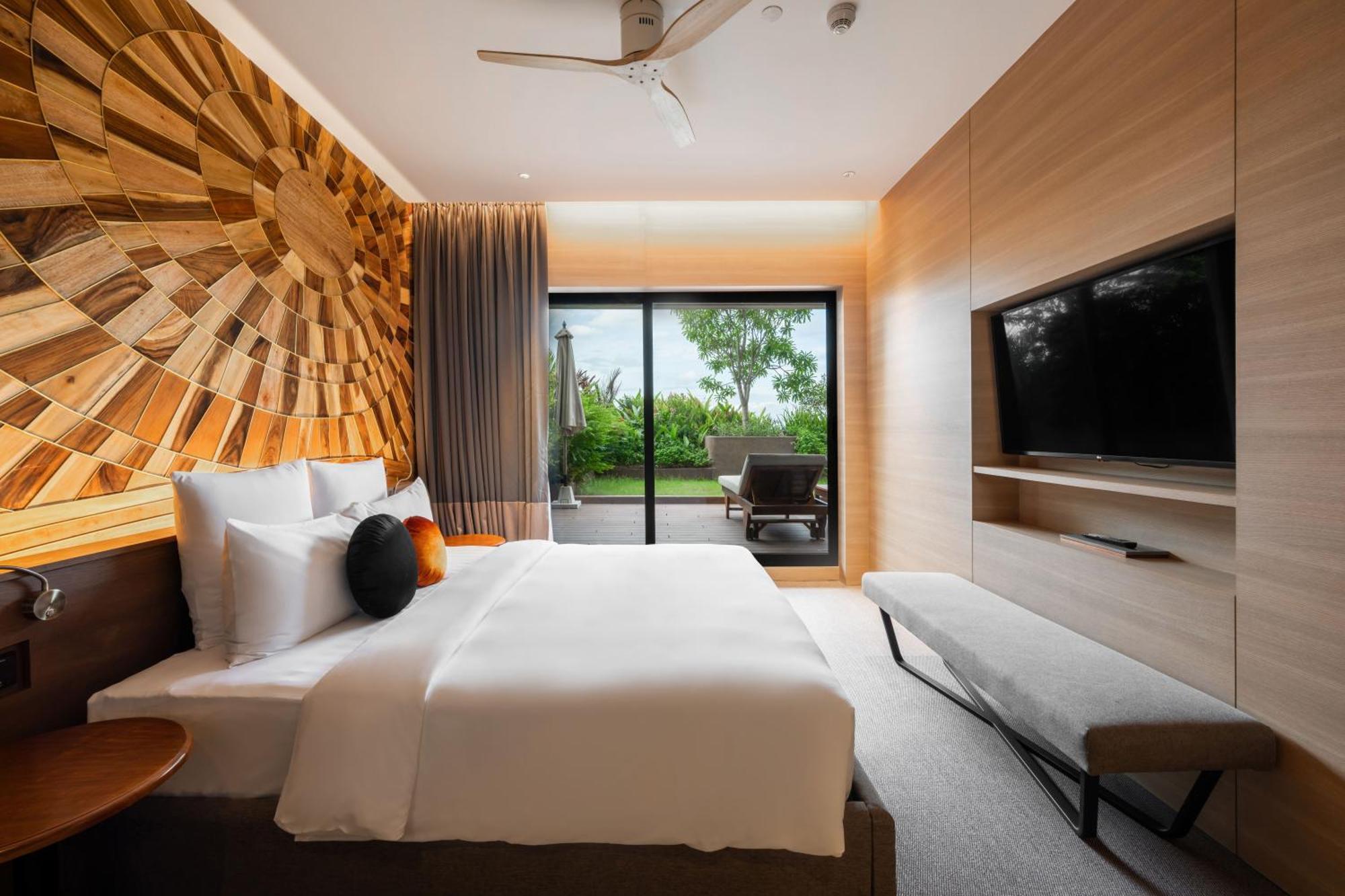 Sun & Moon, Riverside Hotel Phnom Penh Exteriör bild