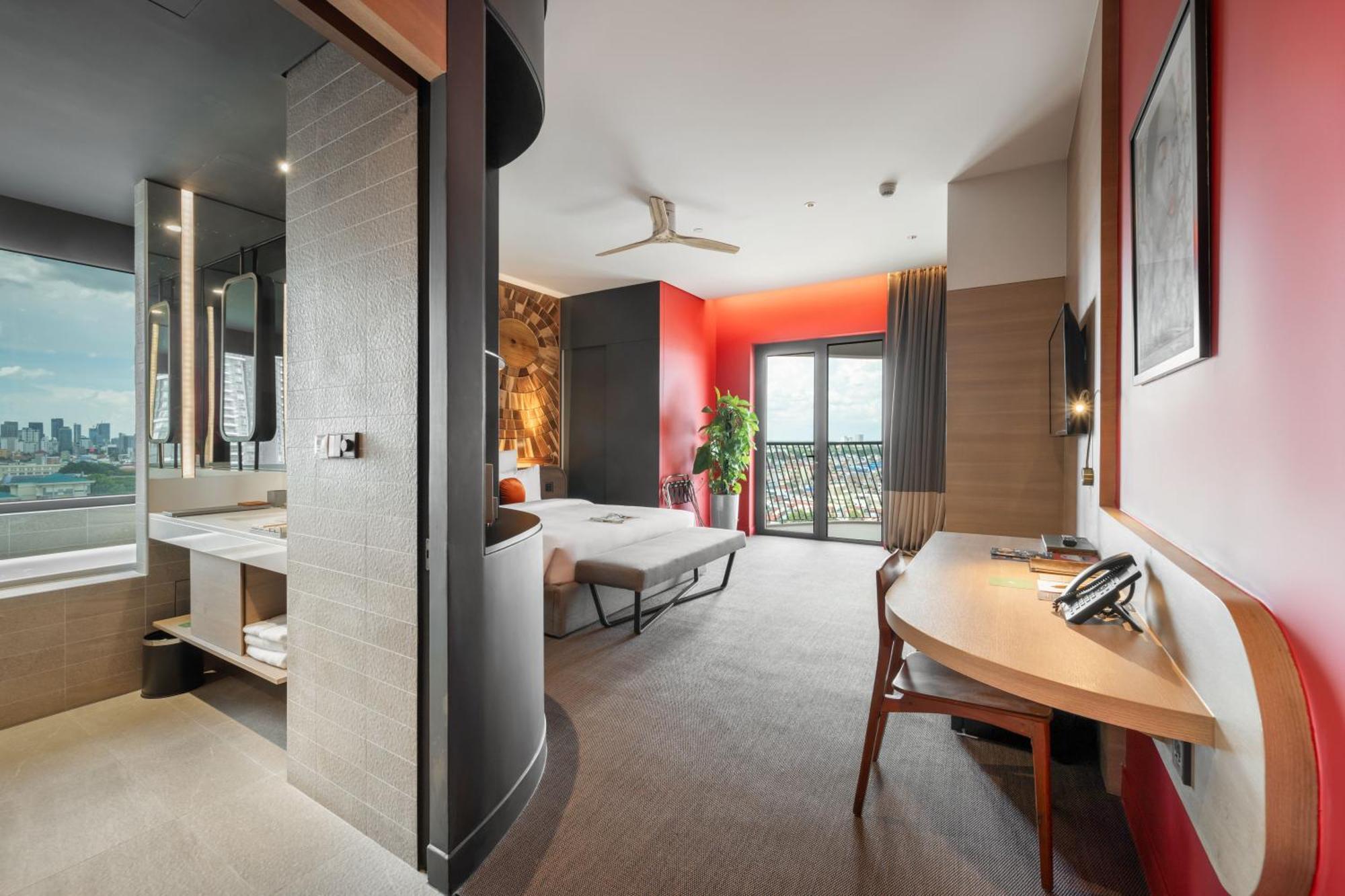 Sun & Moon, Riverside Hotel Phnom Penh Exteriör bild